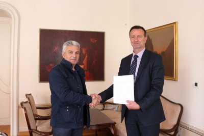 Gradonačelnik Bosilj potpisao sporazume o isplati razlike plaće i naknade za topli obrok