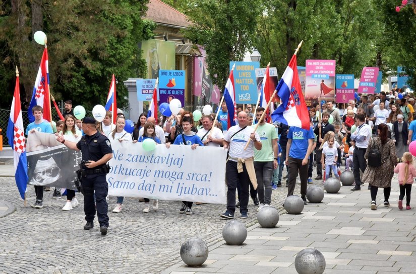 FOTO/VIDEO Hod za život u Varaždinu: &quot;Očekujemo zakon koji štiti pravo na život nerođenog djeteta&quot;