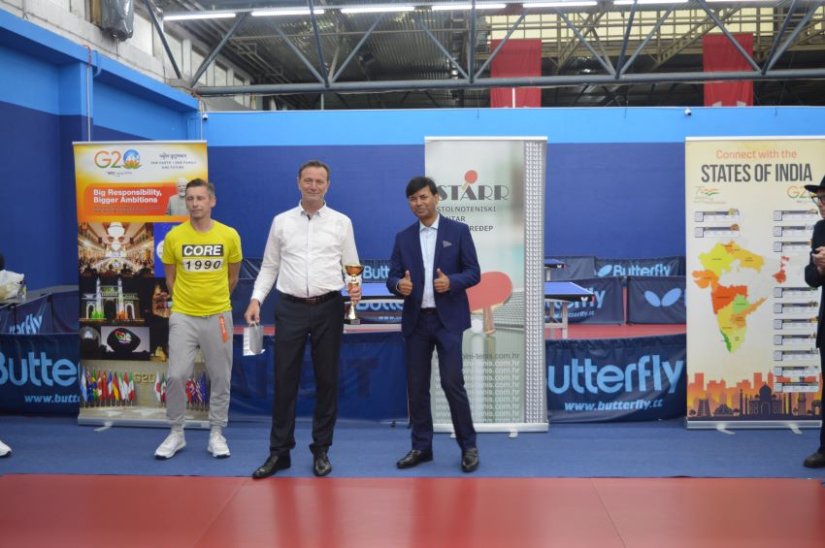 FOTO Varaždinski gradonačelnik osvojio treće mjesto na međunarodnom stolnoteniskom turniru u Zagrebu