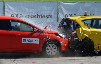 U Brezničkom Humu 19-godišnjak se autom zabio u drugo vozilo i ozlijedio 54-godišnjaka