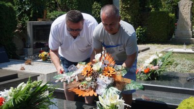 FOTO Izaslanstvo NK Varaždin položilo cvijeće i zapalilo svijeće na grobu Anđelka Herjavca
