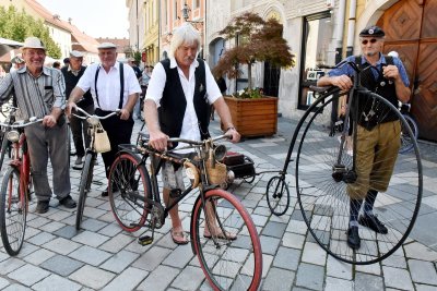 FOTO Izložba oldtimer bicikala: Posjetitelji i iznenađeni i oduševljeni!