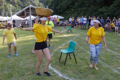 PUČKA VESELICA U STAŽNJEVCU Održane seoske igre uz zabavna i šašava natjecanja