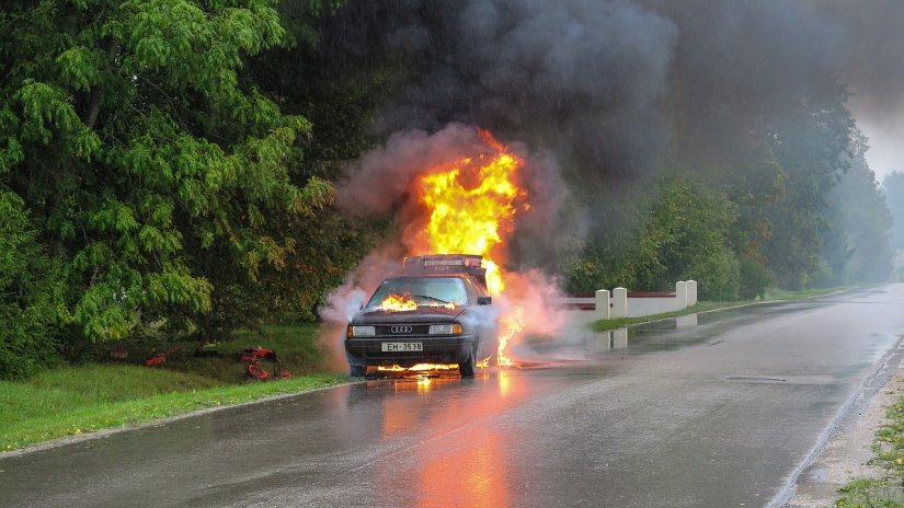 Zapalio se auto tijekom vožnje, intervenirali vatrogasci iz Varaždina i Trnovca