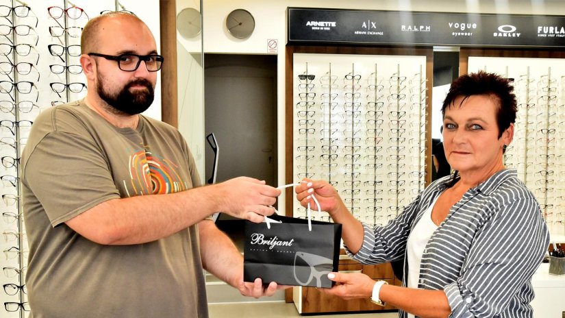 Optika Briljant nagradila dobitnicu naočalama