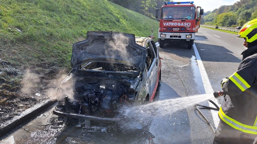Na autocesti kod Brezničkog Huma izgorio automobil