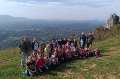 Osnovnoškolci iz Lepoglave na Ravnoj gori s planinarima i lovcima