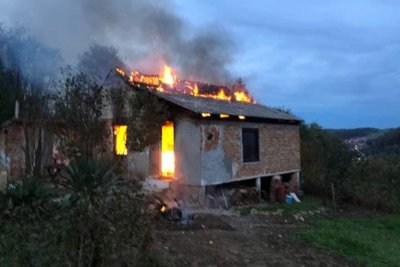 Ni intervencija vatrogasaca nije spasila obiteljsku kuću od požara