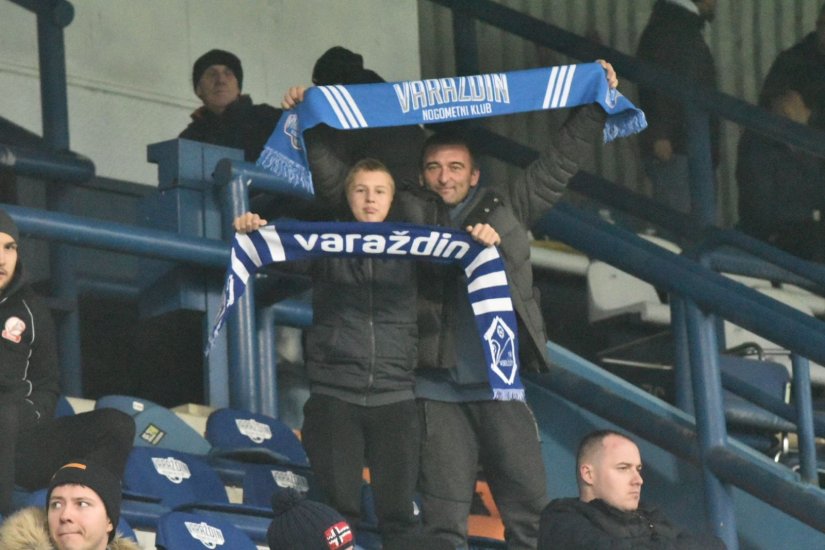 FOTO Varaždin ima podršku na Kup susretu, unatoč hladnom i kišovitom vremenu