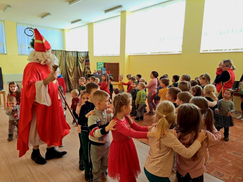 FOTO Sveti Nikola posjetio Dječji vrtić i Osnovnu školu u Ljubešćici