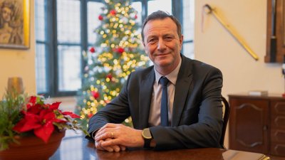 Božićna čestitka varaždinskog gradonačelnika Nevena Bosilja