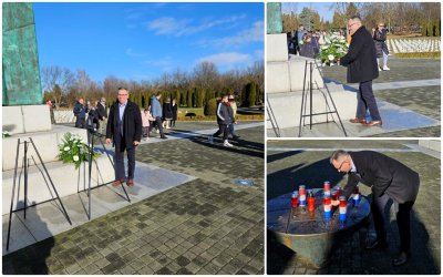 Gradonačelnik Ivanca položio cvijeće i zapalio svijeće kod spomenika u Vukovaru