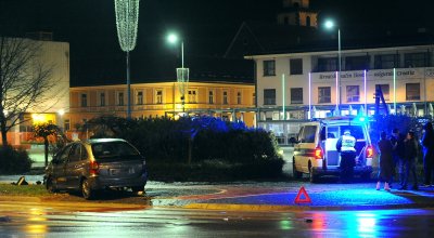 FOTO Prometna nesreća na Kapucinskom u Varaždinu: autom u semafor