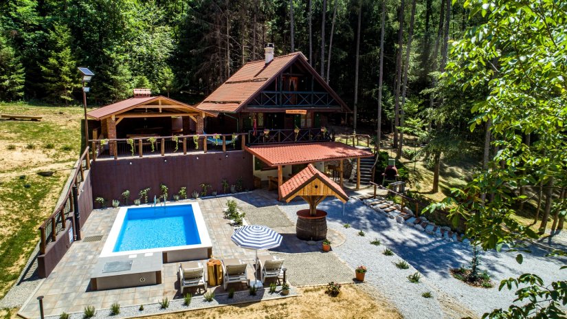 Pine Hill - &Scaron;umska oaza između Ravne gore i Ivan&scaron;čice