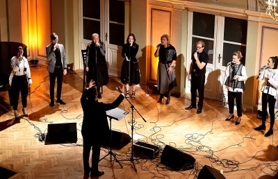 FOTO/VIDEO Atraktivnim programom Varaždinski vokalni ansambl oduševio publiku