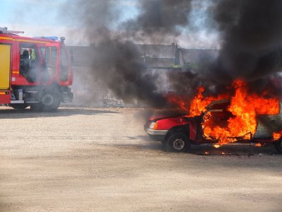 Pijan zaspao za volanom i izazvao sudar u Vidovcu, u sudaru se zapalio auto