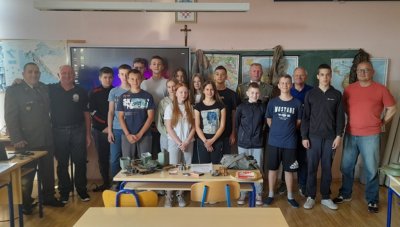 Učenici Osnovne škole Svibovec pratili predavanje o događajima iz Domovinskog rata