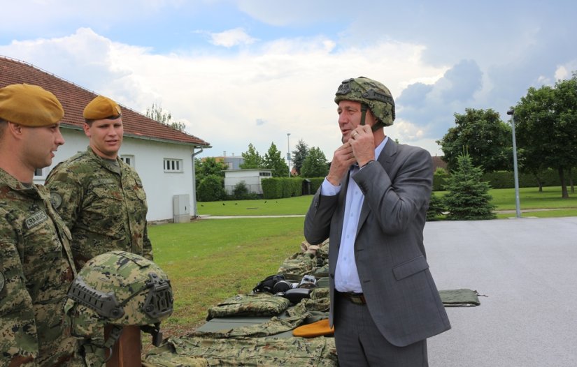 Gradonačelnik Neven Bosilj posjetio vojarnu 7. gardijske brigade „PUMA“
