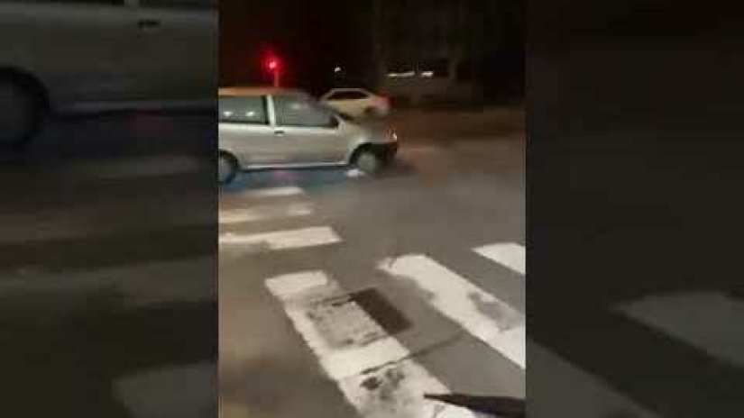 OPASNA VOŽNJA Strugao po asfaltu, ali i dalje vozio - bez gume