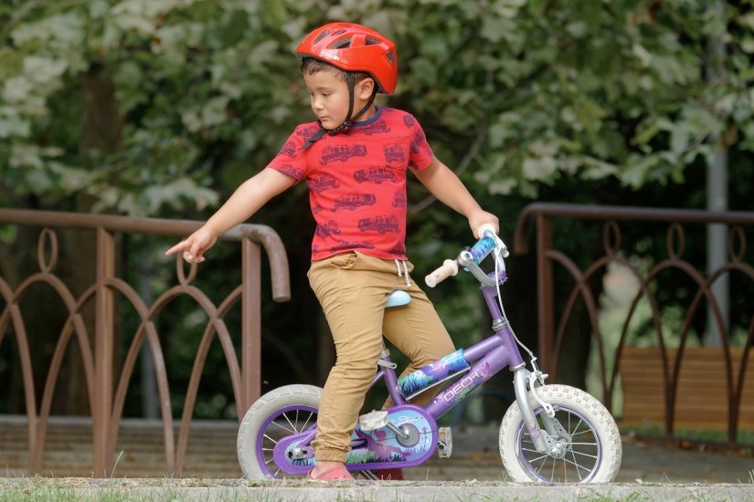 Osobnim vozilom naletjela na 8-godišnje dijete na biciklu