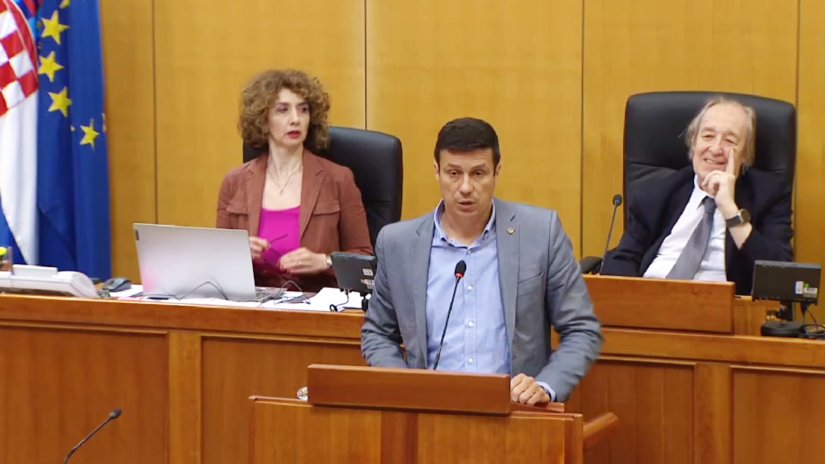 Kaniški u Saboru: Radnice Varteksa su doma - slijedi li propast i grabež za nekretnine?