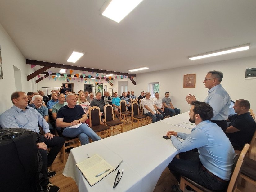 GRAD IVANEC Gradonačelnik M. Batinić na zboru građana Jerovca Gornjeg i Donjeg, građanima stiže anketa