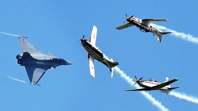 Prelet Rafalea, krila Oluje i Red Bull flote na varaždinskom zrakoplovnom mitingu