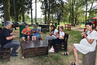 FOTO Glazbene radionice na Otoku mladosti: Ludbrežani naučili svirati ukulele