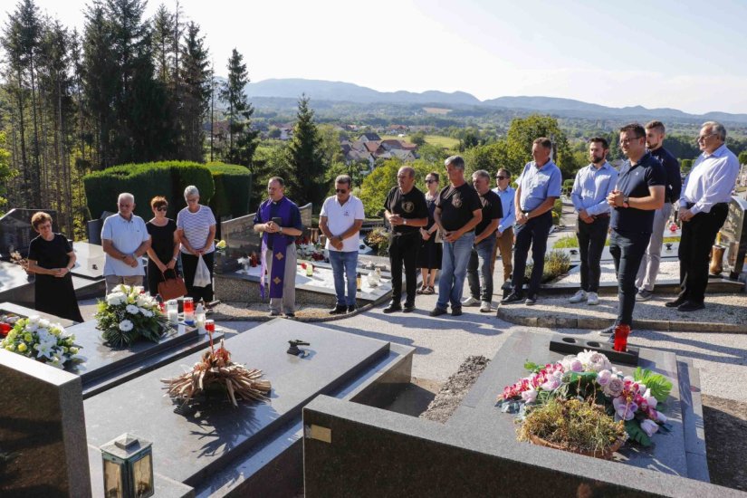 IVANEC Uz 33. obljetnicu pogibije, na gradskom groblju odana počast Željku Putaru Grdaku