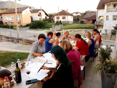 VINORELI U Muzeju planinarstva završene radionice slikanja vinom, u kolovozu izložba radova