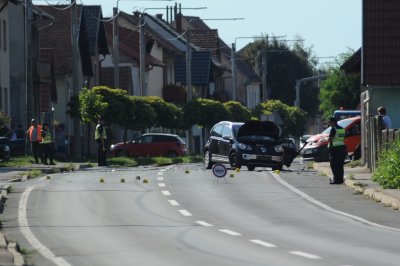 FOTO U Petrijancu teška prometna nesreća, više osoba ozlijeđeno