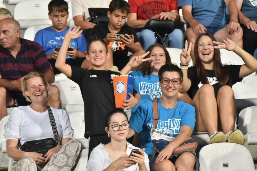 FOTO Lijepa atmosfera na prvom ovosezonskom susretu momčadi Varaždina na Gradskom stadionu