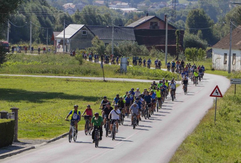 FOTO 128 sudionika bicikliralo rutom &quot;Med skrajski bregi&quot; dugom 29 km