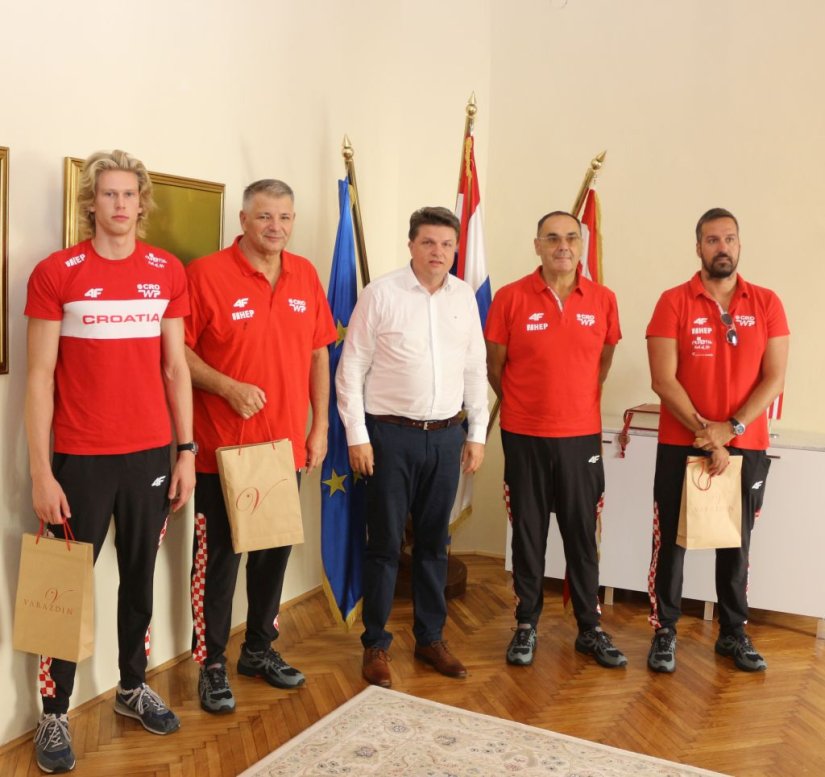 FOTO U varaždinskoj Gradskoj vijećnici prijem vodstva vaterpolo reprezentacije U19