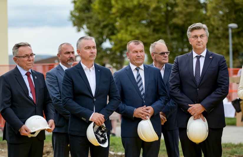 FOTO Premijer označio početak dogradnje OŠ Ivanec, Varaždinska županija prva s jednosmjenskom nastavom u RH