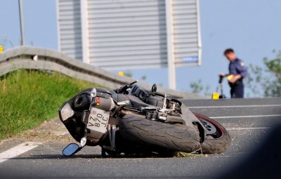 Dvije prometne na motociklu, jedna na biciklu i jedna u osobnom vozilu