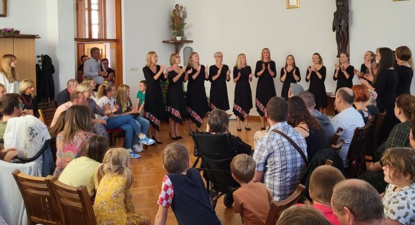 FOTO Lucerne i prijatelji pjesmom podržali članove udruge &quot;Uz tebe sam&quot;