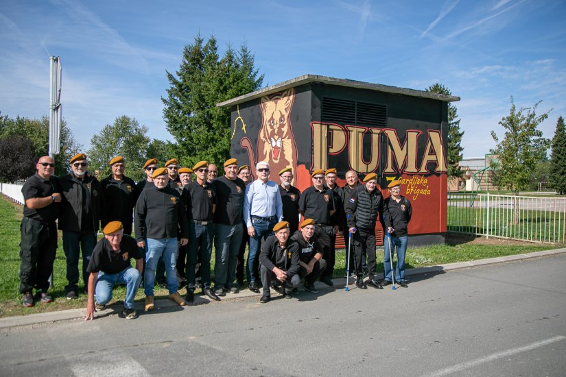 FOTO Izrađen mural 7. Gardijske brigade Puma u Sračincu