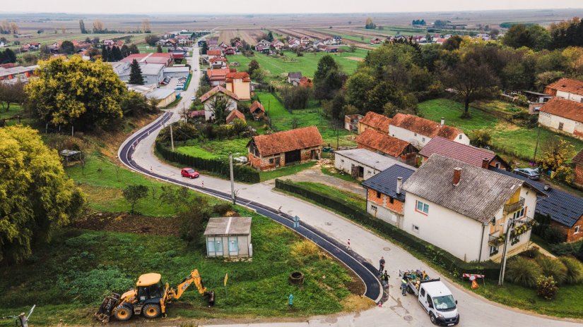 Završeni radovi na uređenju pokosa i proširenju prometnice u Koretincu