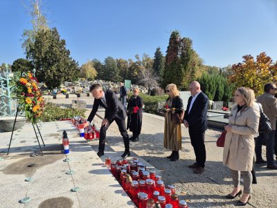 Izaslanstvo HNS-a odalo počast hrvatskim braniteljima, državnicima i osnivačima stranke