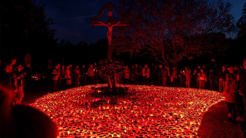 U ti&scaron;ini uz sjećanja mno&scaron;tvo se opra&scaron;ta od najmilijih na varaždinskom groblju