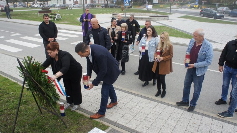 FOTO Izaslanstvo UDVDR Ogranak Ivanec i HVIDR-e Ivanec u Pakracu i Lipiku odalo počast žrtvama agresije