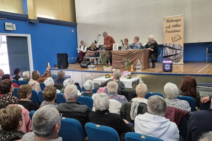 Toplički umirovljenici organizirali poetsko-glazbeni program „Zlatne godine”