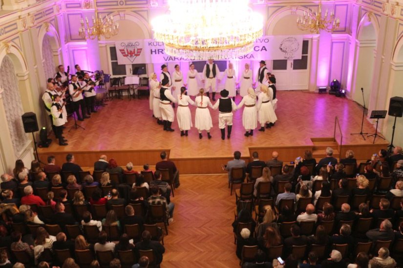 FOTO Puna dvorana HNK Varaždin na godišnjem koncertu KUD-a Hrvatskih željeznica