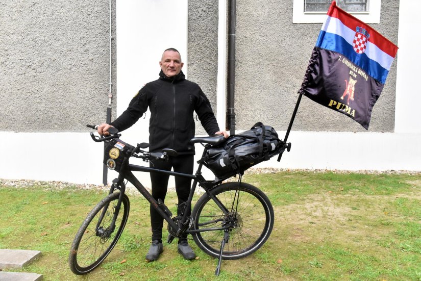 FOTO Povodom Dana sjećanja branitelj Ivica Nerer ponovno krenuo biciklom u Vukovar