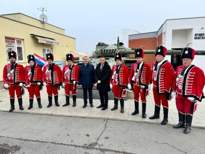 FOTO Župan Stričak u Vukovaru  odao počast poginulim i nestalim braniteljima te civilnim žrtvama Domovinskog rata