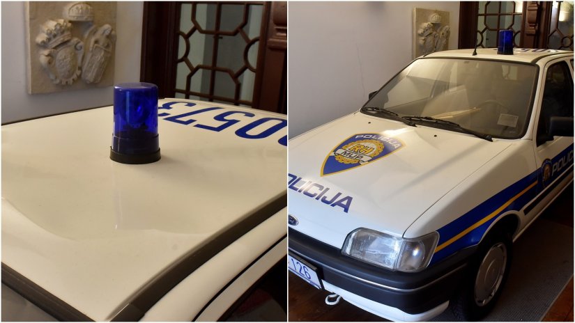 FOTO: Klinci oštetili muzejski primjerak službenog policijskog vozila