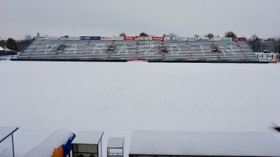 FOTO Snježni pokrivač prekrio teren gradskog stadiona...