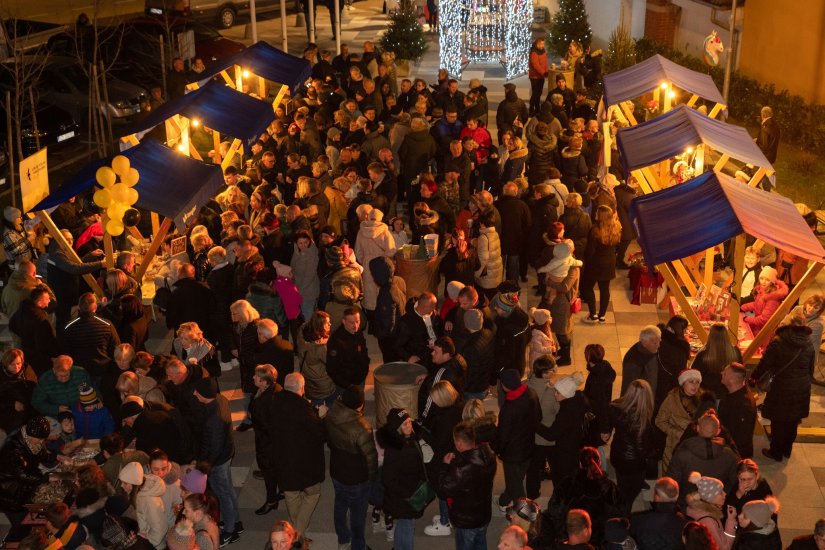 FOTO U Knegincu upaljena prva adventska svijeća