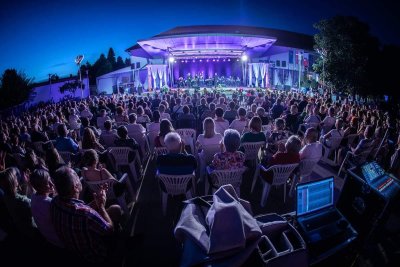 Varaždinski tamburaški orkestar izvodi Bobićevu vinsku simfoniju Enjingi